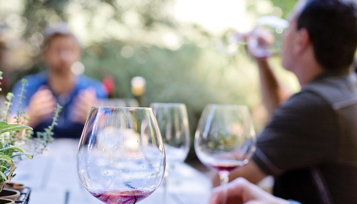 加州酒吧最新疫情:揭秘夜生活如何应对新冠肺炎的挑战 加州酒吧最新疫情:揭秘夜生活如何应对新冠肺炎的挑战